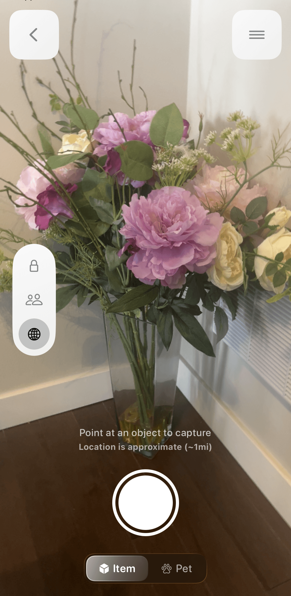 SPACE0 iOS camera pointed at a real object, ready to capture it as 3D.